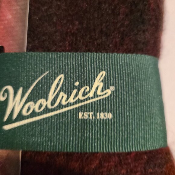 WOOLRICH COZY BLANKET WRAP IN BURGUNDY/ALEX PLAID SIZE OS - Picture 8 of 8